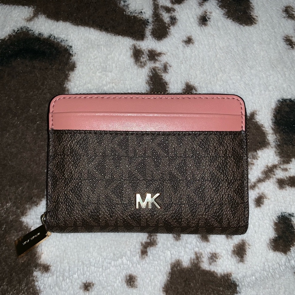 Micheal Kors mini wallet